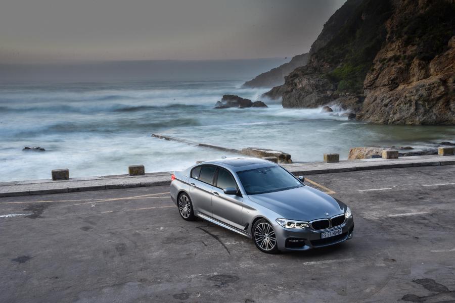  BMW 540i Sedan M Sport 2017 года  (ZA) (фото 28 из 40)